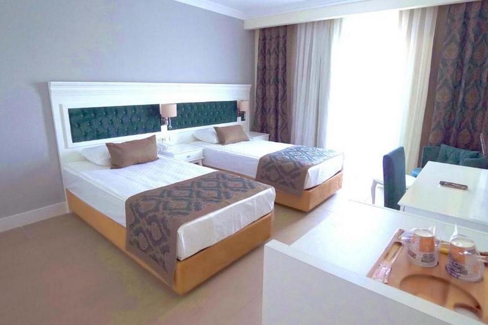 Dream World Palace - Family Room&nbsp;With connecting door